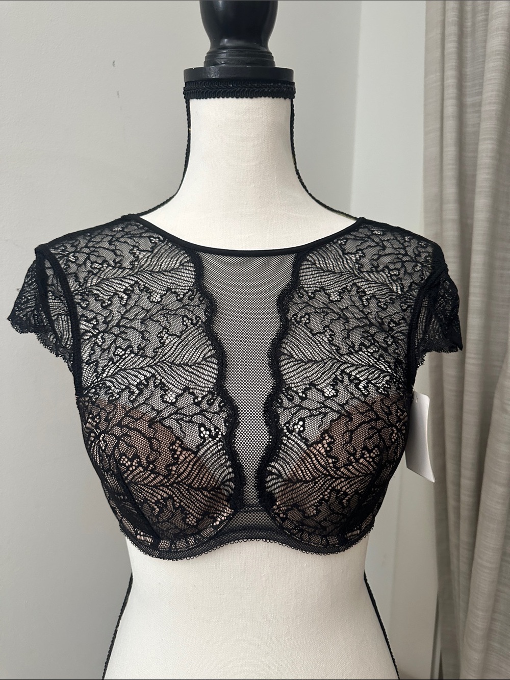 Sheer Lace Cap Sleeve Underwire Crop Top Open Back - Black small